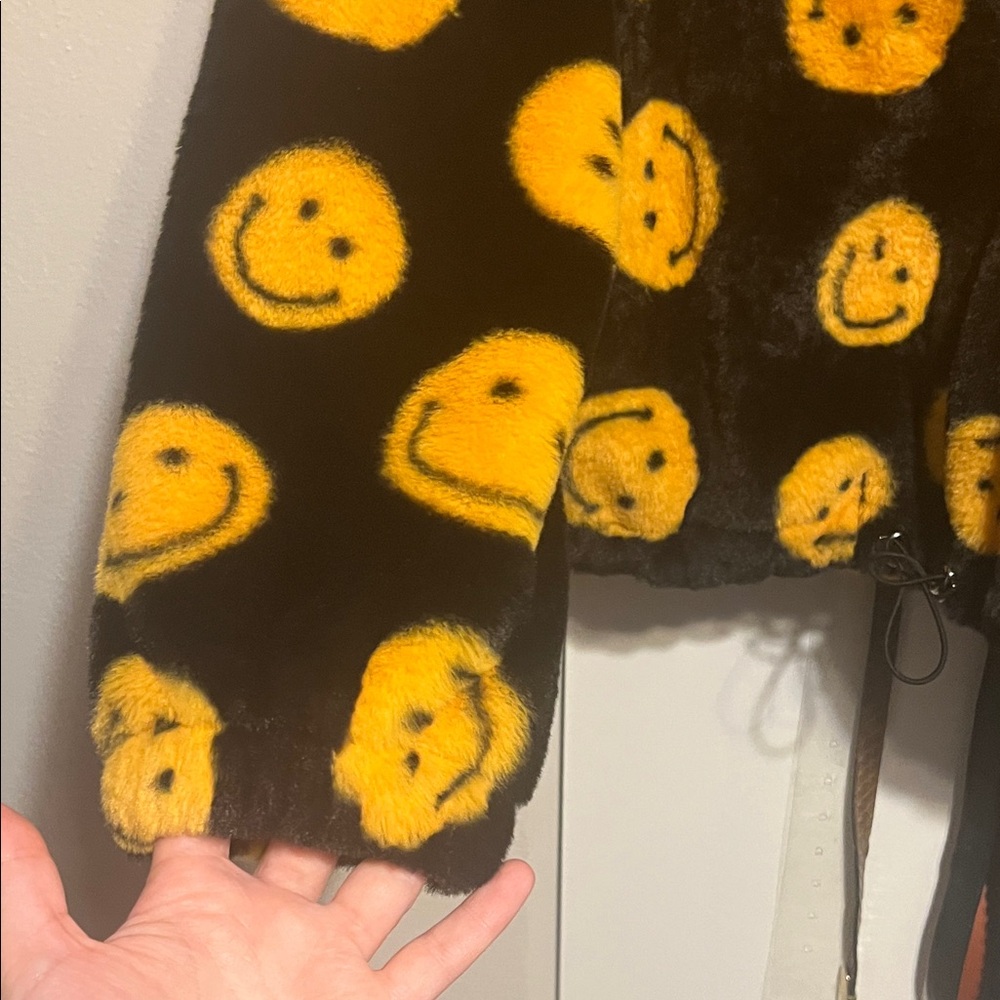 Free Haven Fuzzy Smiley Face Jacket - Picture 4 of 6